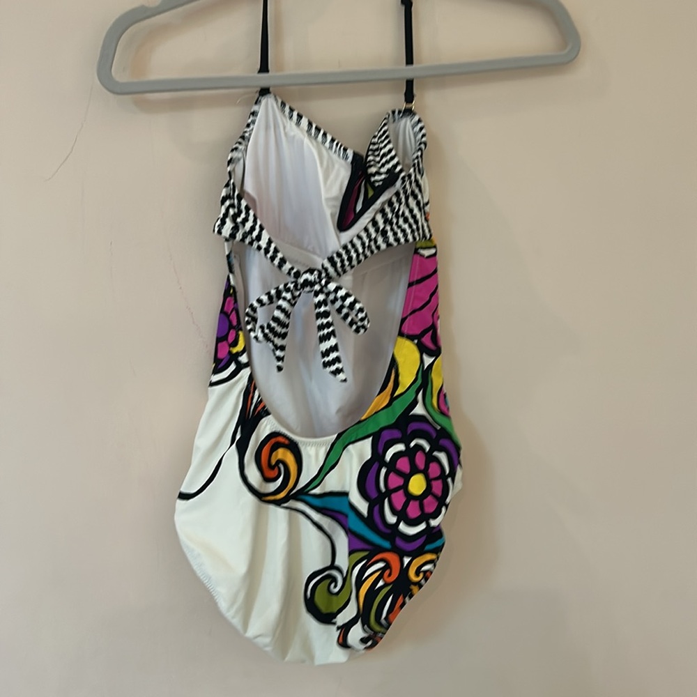 One piece bathing suit. - Picture 5 of 6